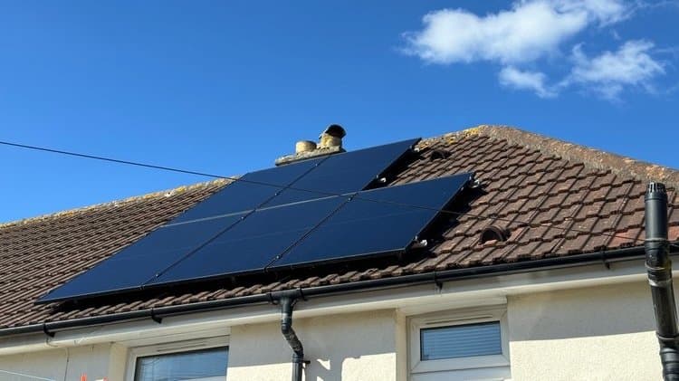 A case study of a 2.2 kWp solar panel installation in Channel Park, Plymouth, Devon, generating 2,374 kWh per year.